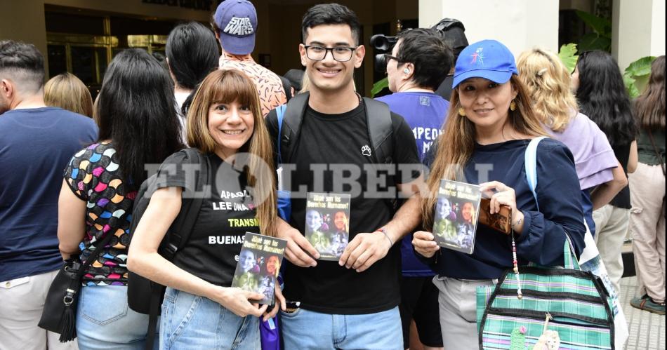 Todos quieren ver al Presidente electo Javier Milei