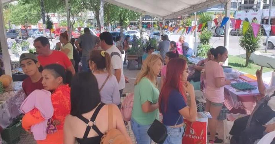 La plaza Eva Peroacuten fue sede de la Feria Itinerante Municipal termense