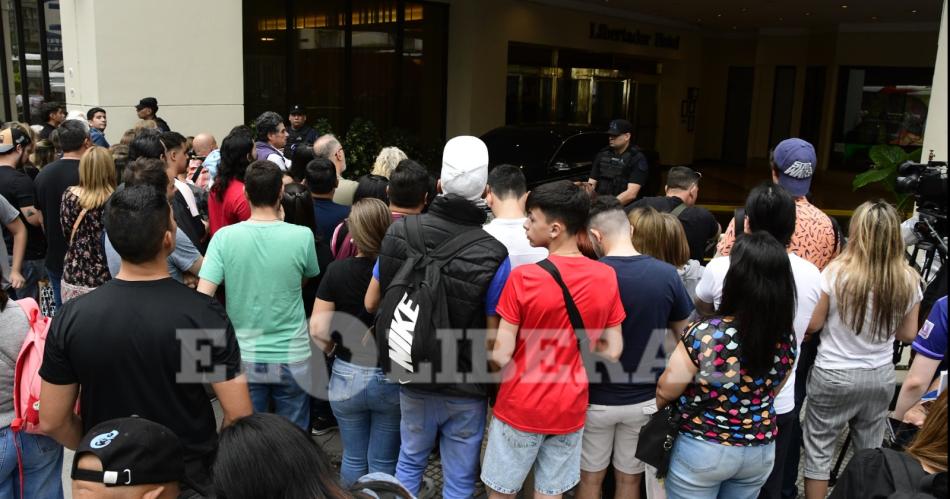 Todos quieren ver al Presidente electo Javier Milei