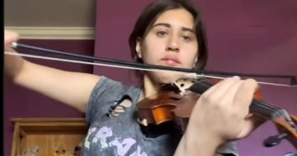 Malena Garnica la hija de Neacutestor en la Orquesta Acadeacutemica del Coloacuten