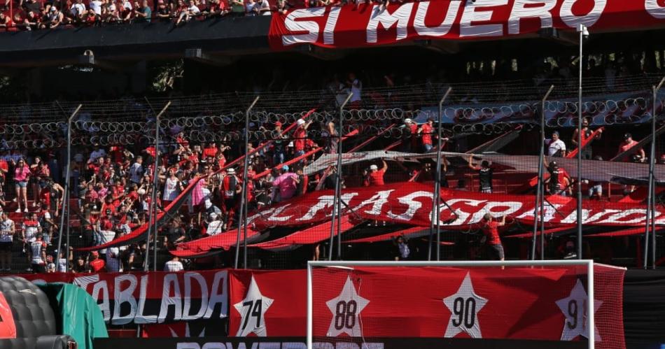 Barras de Newells llegan a Santiago para hinchar por Platense en la Final de la Copa de la Liga