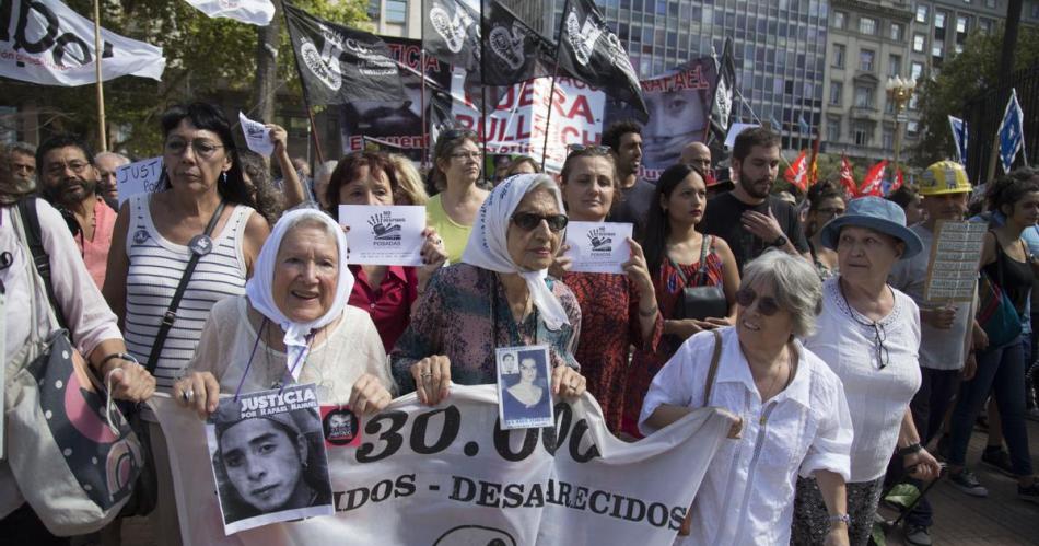 Madres de Plaza de Mayo contra el protocolo de Bullrich-  Violento y fascista