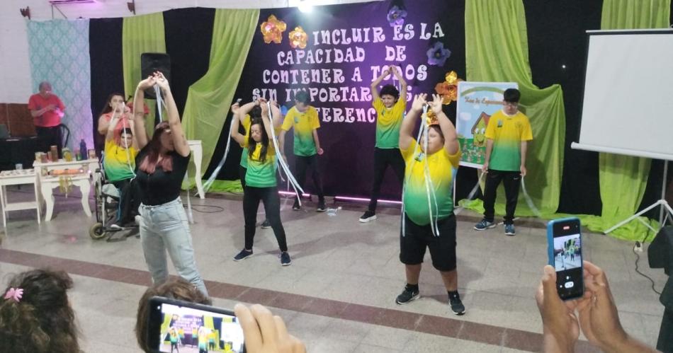 La asociacioacuten Luz de Esperanza cerroacute el antildeo con un emotivo acto