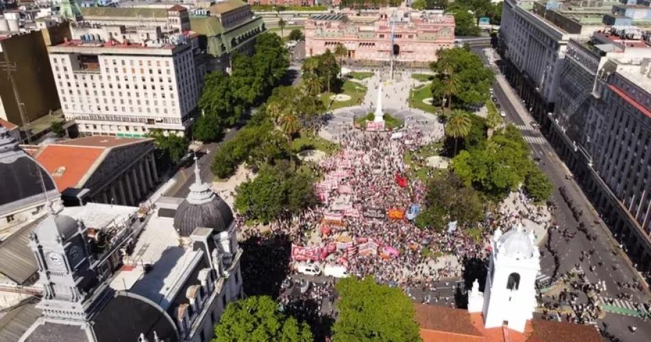 Los piqueteros se fueron de Plaza de Mayo bajo un fuerte operativo policial