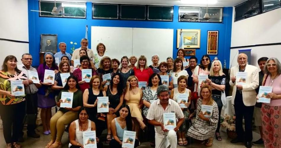 Un cierre inolvidable en la Biblioteca Agustiacuten Aacutelvarez- reconocimientos antologiacutea poesiacutea y muestras artiacutesticas