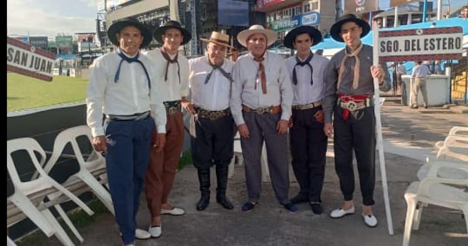 Orgullo- esta es la delegacioacuten que representa a Santiago en Jesuacutes Mariacutea