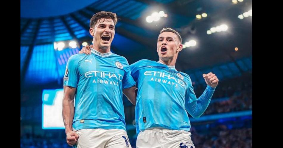 Julin Álvarez la sigue rompiendo en el Manchester City y ayer volvió a marcar un gol