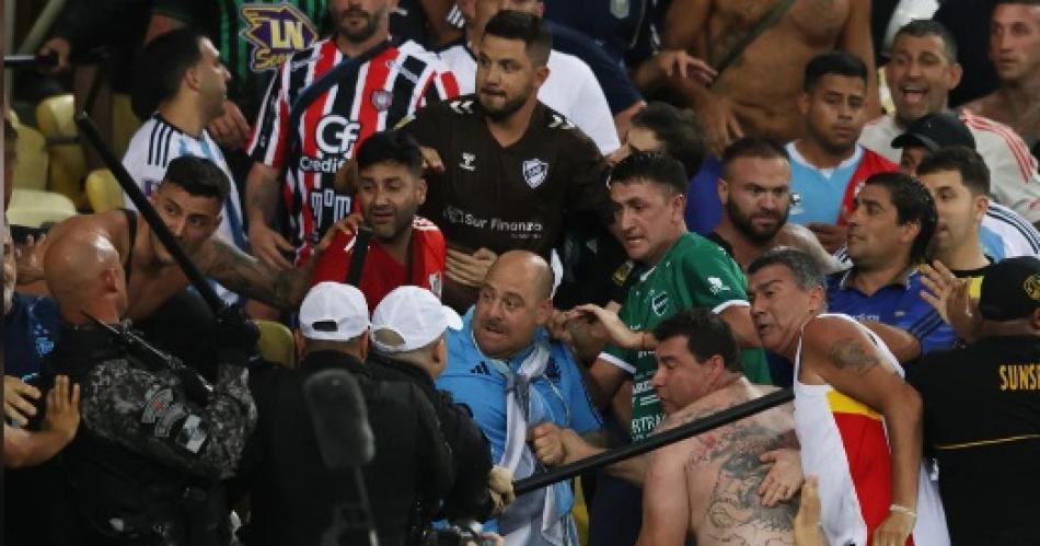 La policia reprimió a los hinchas argentinos en el partido de visitante ante Brasil Foto- NAReuters