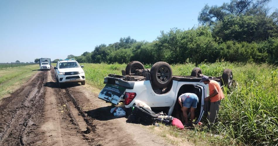 Volcoacute una camioneta con nueve ocupantes y hay varios heridos