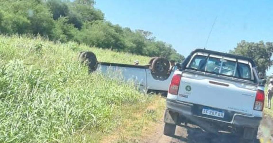 Volcoacute una camioneta con nueve ocupantes y hay varios heridos