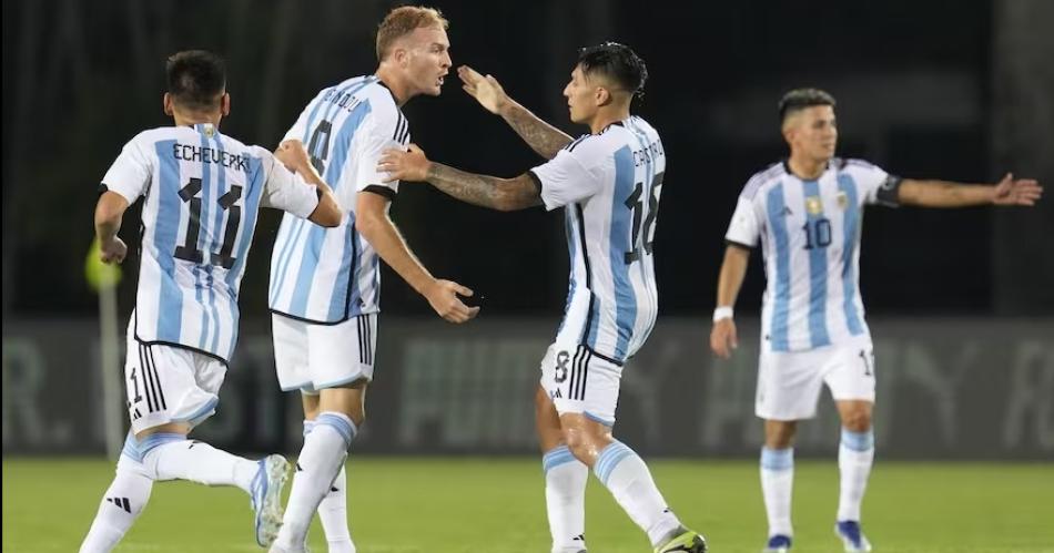 Argentina rescatoacute un empate sobre la hora frente a Paraguay en su debut