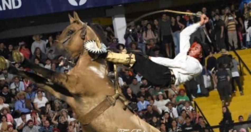 Jinetes novatos santiaguentildeos se lucieron en el Festival de Doma de Jesuacutes Mariacutea