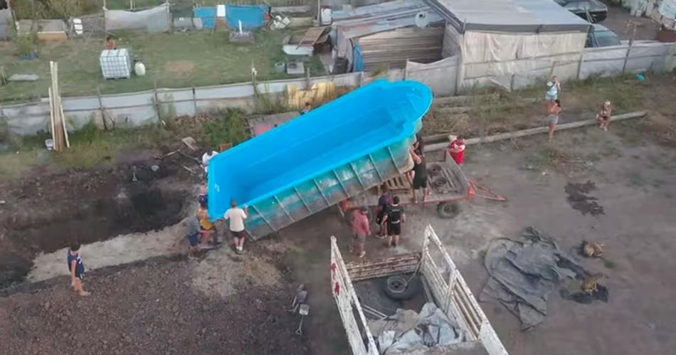 Insoacutelito- comproacute una pileta se la robaron y los ladrones la instalaron en un terreno tomado 