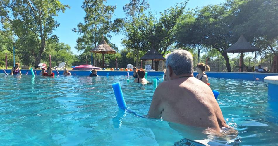 Actividades acuaacuteticas para la inclusioacuten social de los adultos mayores