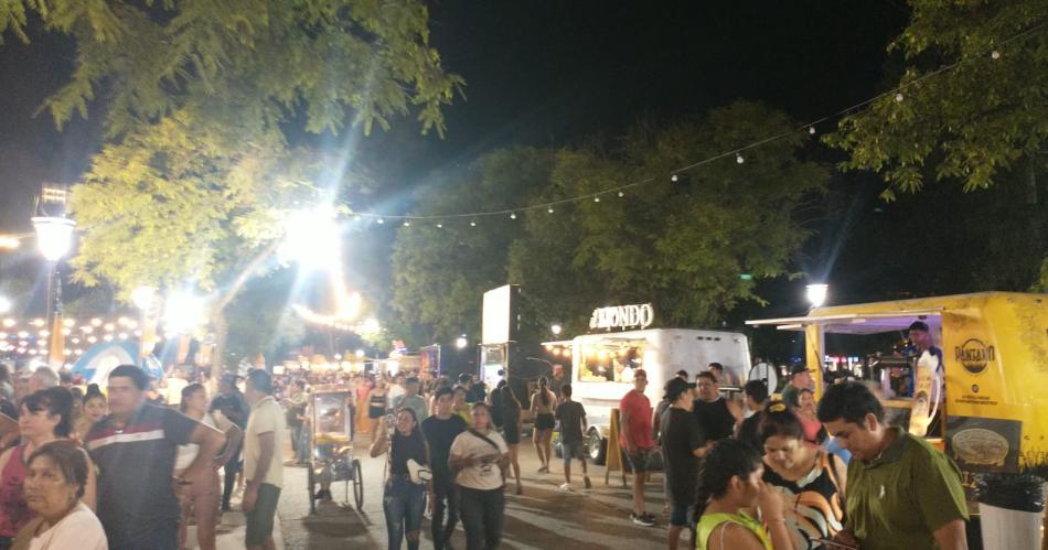 Uacuteltima noche de la Fiesta de la Cerveza Artesanal en Termas de Riacuteo Hondo