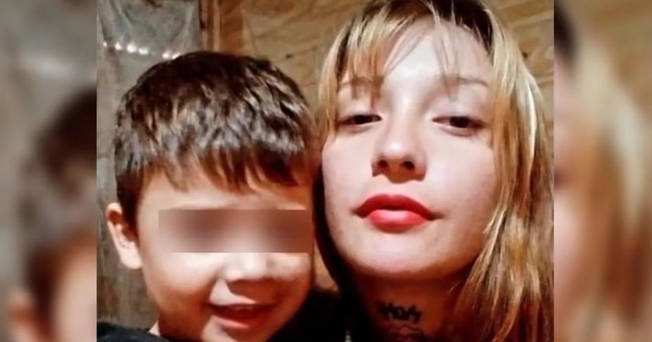 Horror- asesinaron a una mujer a su hijo de 4 antildeos y su bebeacute de 7 meses lucha por sobrevivir