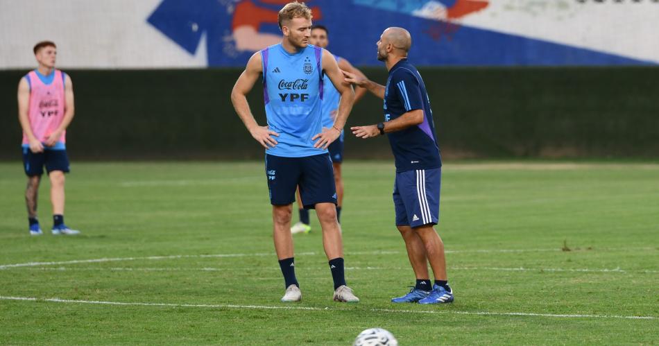 Argentina arranca la fase final ante el duentildeo de casa