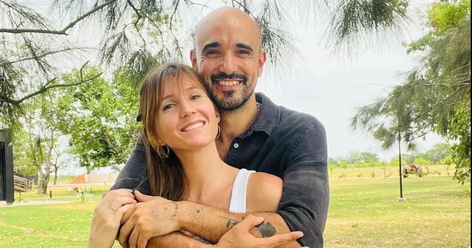 Abel Pintos anuncioacute que espera otro hijo con Mora Calabrese