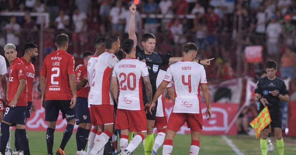 Independiente no pudo con Huracaacuten en un partido que tuvo tres expulsados