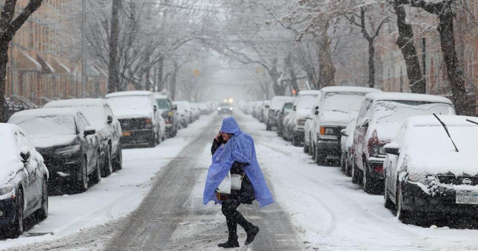 Nueva York cancela 1200 vuelos por temporal de nieve