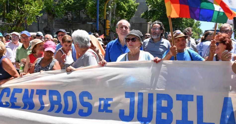 Jubilados- suba menor a la anunciada y un bono de 70 mil no frenan la caiacuteda del poder adquisitivo