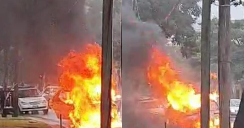 Un remis se incendioacute por completo en plena Avenida Belgrano
