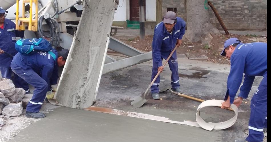 Realizaron el bacheo de la calzada de Pedro Leoacuten Gallo y Coloacuten 