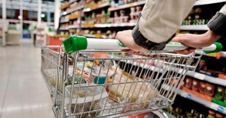 Las ventas en supermercados subieron 09-en-porciento- en 2023 y cayeron 46-en-porciento- en diciembre