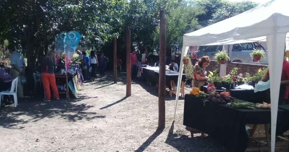 La Municipalidad  y el INTA realizan la Feria de Productores de la Economiacutea Social