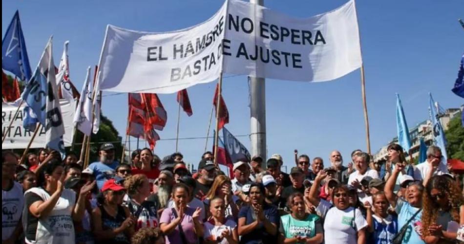 Organizaciones sociales y de izquierda marchan al Congreso