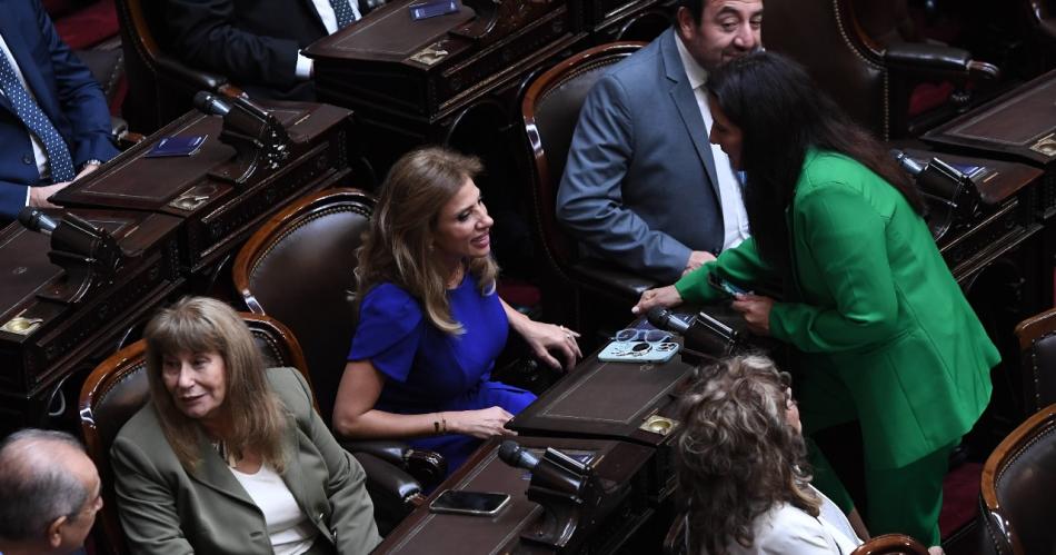 Claudia Zamora participoacute de la 142ordf Asamblea Legislativa