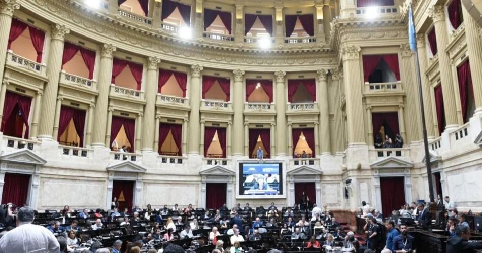 El oficialismo presentaraacute un proyecto para dar marcha atraacutes el aumento de Senadores y Diputados Nacionales