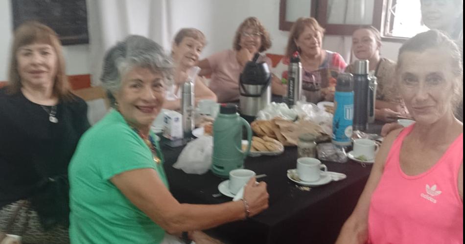 El Club de los Abuelos de Santiago del Estero festejoacute el Diacutea de la Mujer