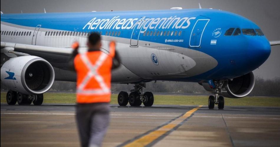 Pilotos y aeronavegantes anuncian paro en pleno fin de semana largo de Semana Santa