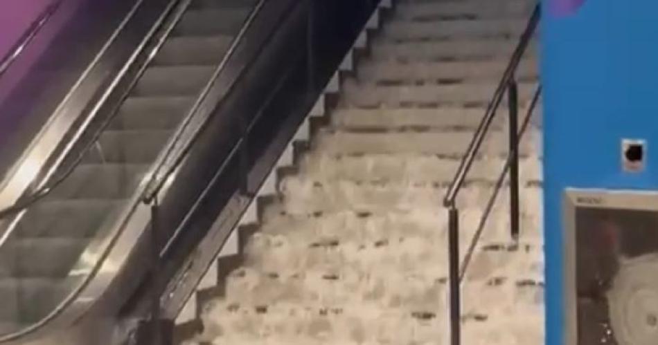 VIDEO  La impresionante lluvia inundoacute el shopping Alto Avellaneda