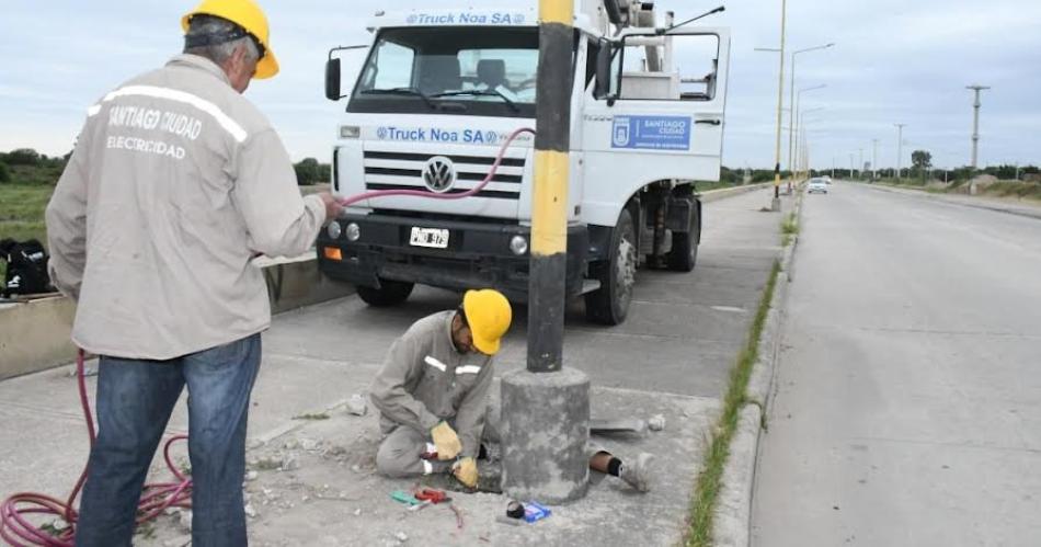 Nueva costanera- reparan el alumbrado por tercera vez a raiacutez de los robos