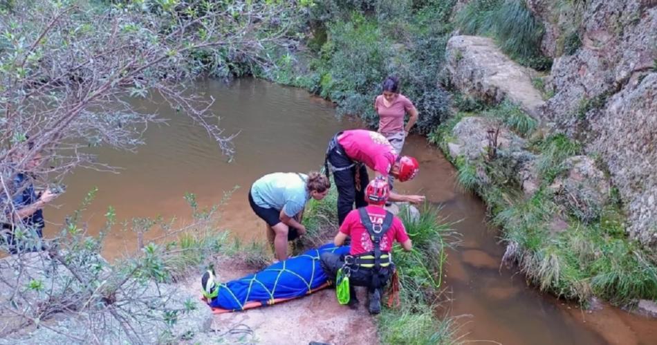 Horror- sacaba fotos en un puente y cayoacute al vaciacuteo desde 30 metros