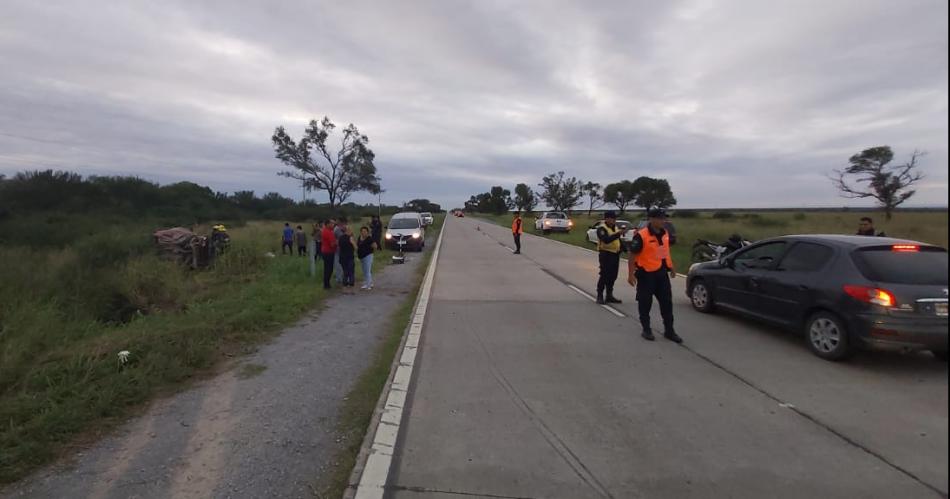 Viaje a una fiesta terminoacute en vuelco y muerte sobre la Ruta 157