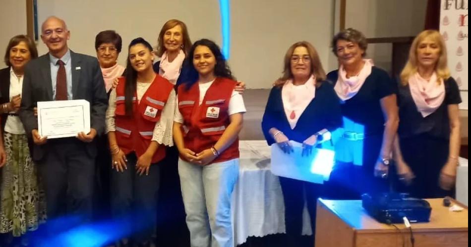 La Fundacioacuten Mujer distinguioacute a la filial local de Cruz Roja Argentina