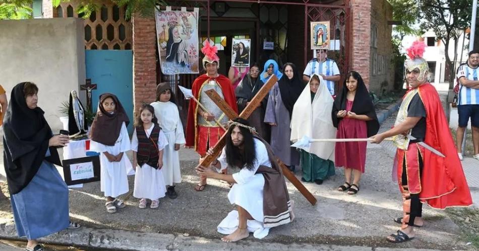 Emocionante muestra de fe en las callesen la 40ordf edicioacuten del Viacutea Crucis en Bicicleta