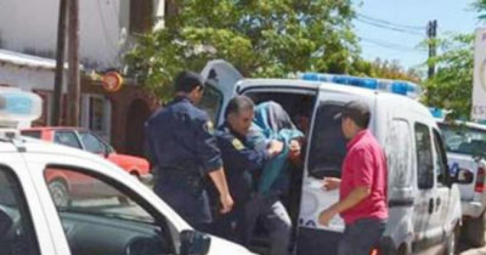 Brutal- interceptan a pareja cerca del cementerio los golpean y a ella la violan en manada