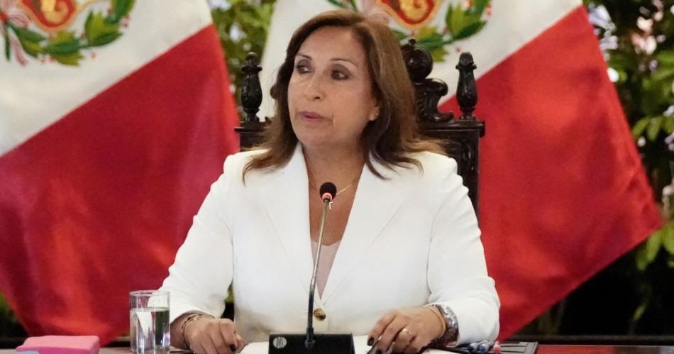 Crece el escaacutendalo de los Rolex en Peruacute- renuncioacute el ministro del Interior
