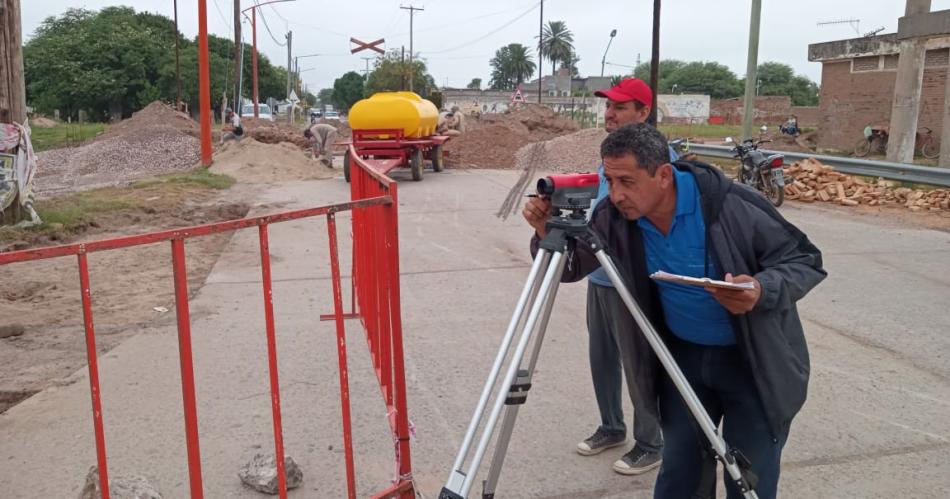 Trabajan en la ampliacioacuten de calzada sobre calle Sarmiento en Fernaacutendez