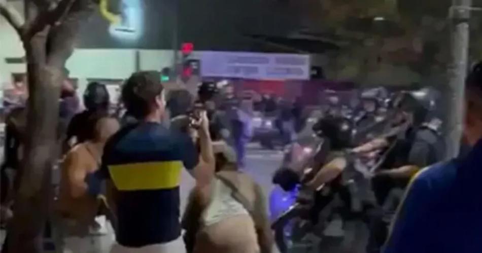 VIDEO- Incidentes entre hinchas de Boca y la Policiacutea