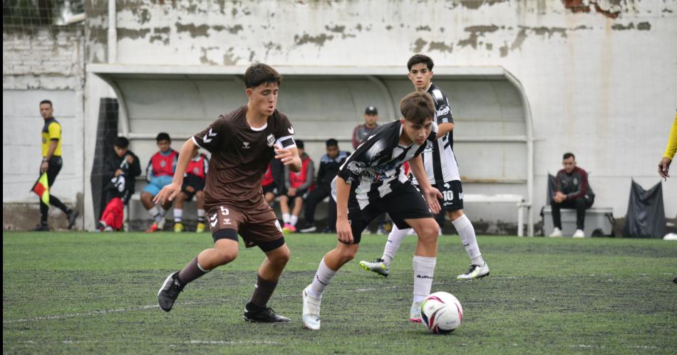  Las juveniles de Central Coacuterdoba se midieron ante Platense