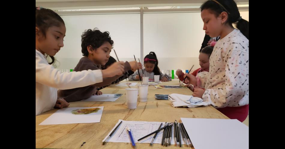 Dictaraacuten un taller de arte para nintildeos sobre Picasso 
