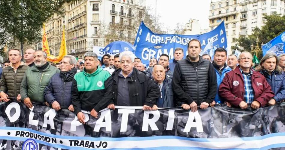 La CGT se movilizoacute con criacuteticas a Milei- El ajuste no lo paga la casta