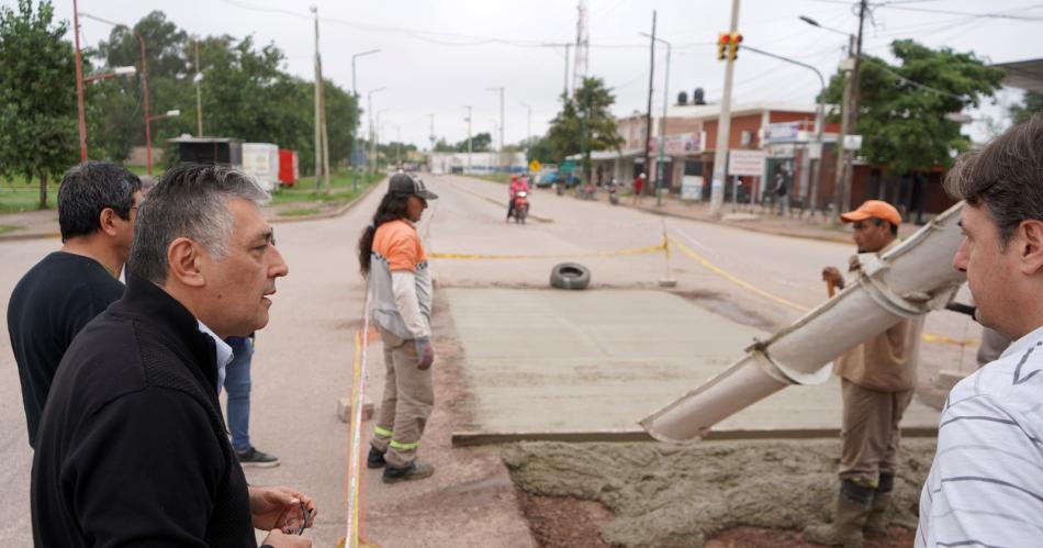 Supervisan obra de bacheo del barrio San Fernando