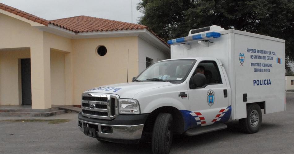 Investigan la muerte de una joven que era pareja de un policiacutea