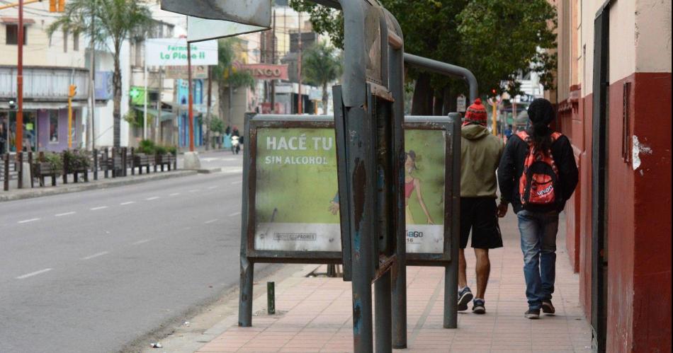 Un sector de la UTA local continuaraacute con el paro por un reclamo salarial 